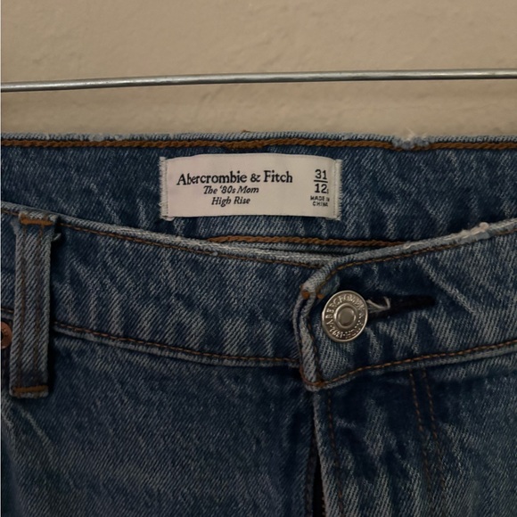 Abercrombie & Fitch 80s Mom High Rise - Picture 2 of 3